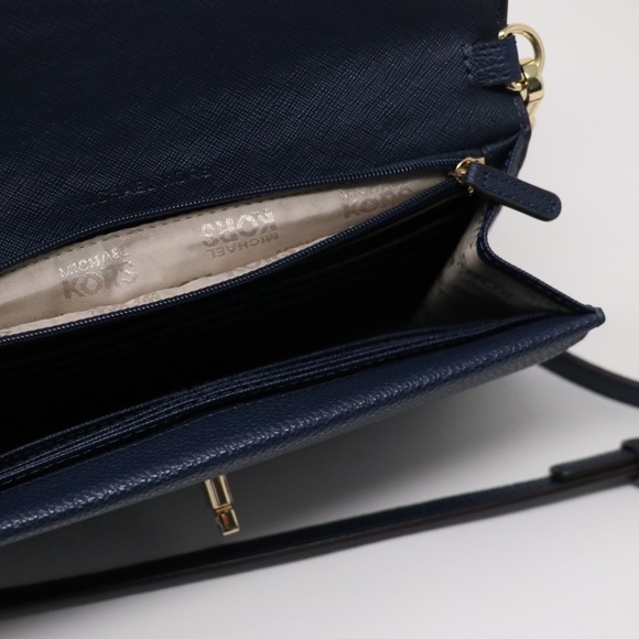 Like new Micheal Kors crossbody bag - Picture 6 of 8